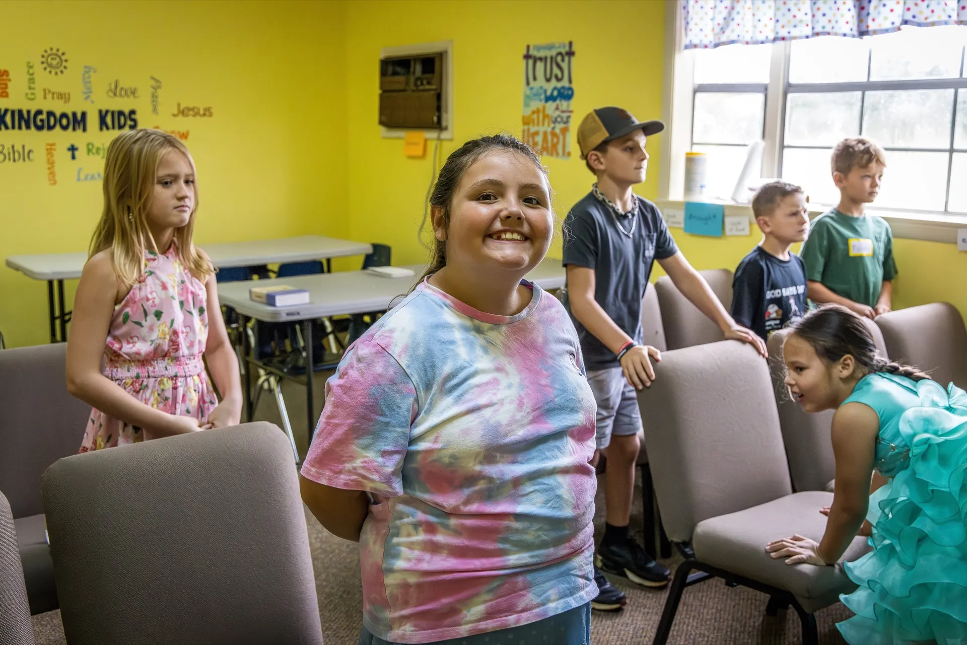 Children learning together in a Crossing Kids classroom