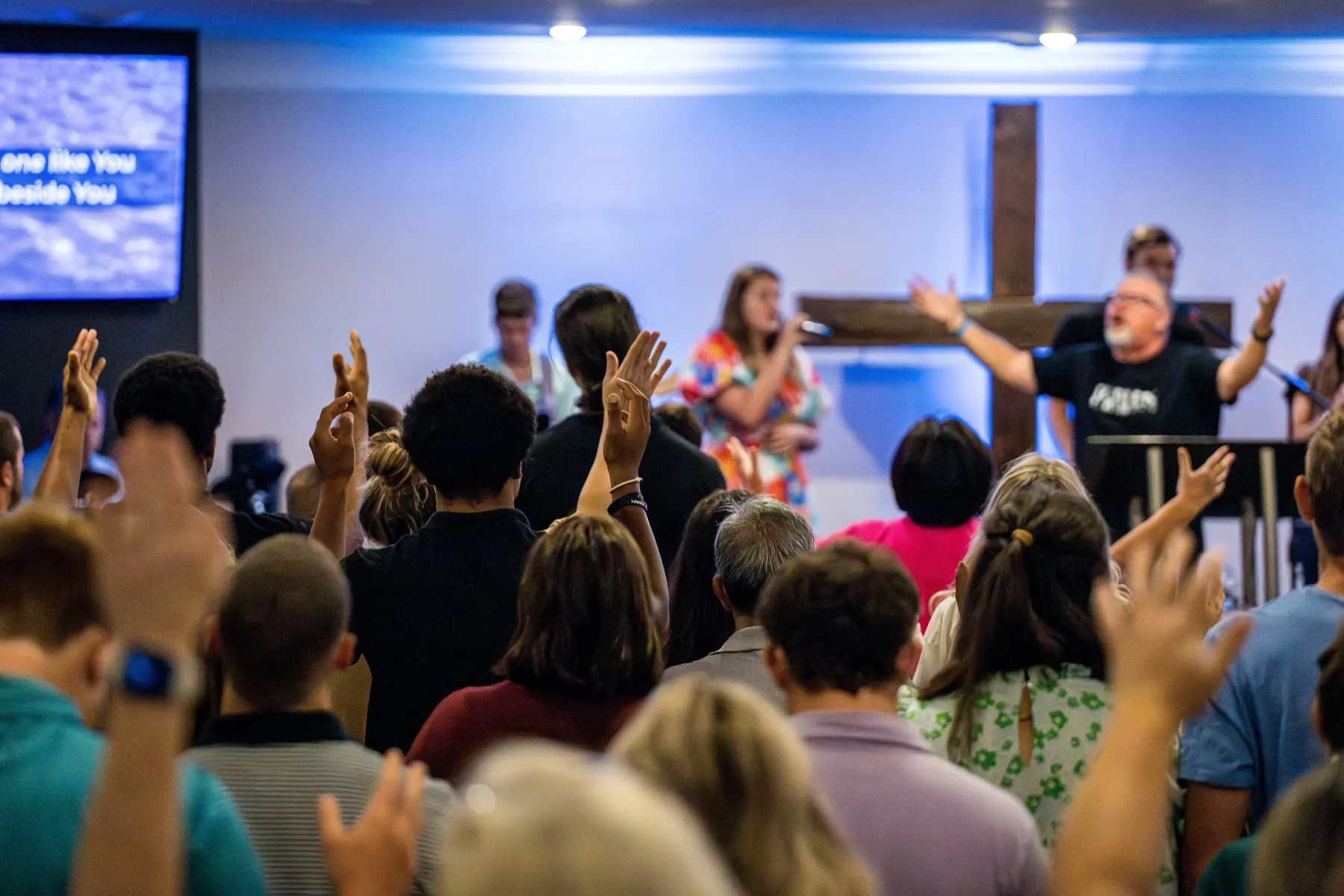The Cedar Crossing church family worshiping together